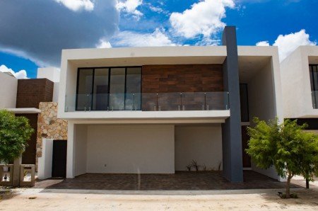 Casa en Venta en Zentura Residencial en Merida Con 4 habitaciones y alberca